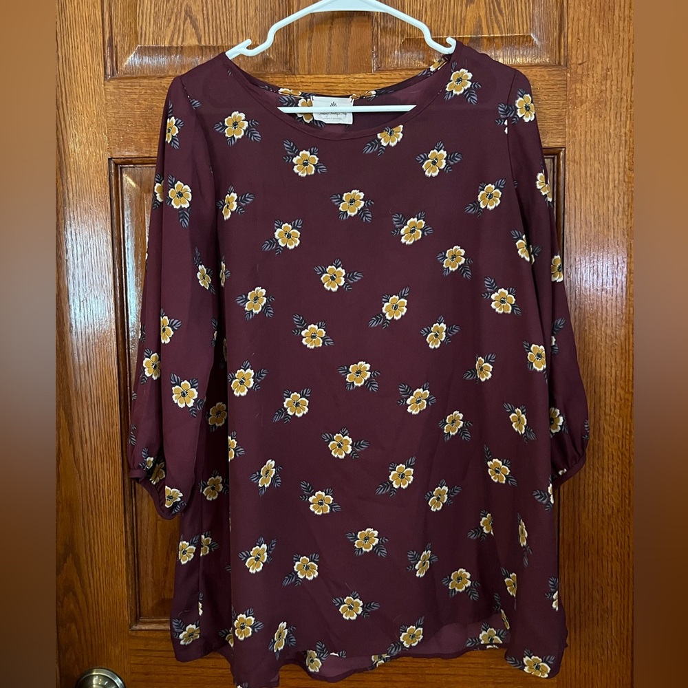 Betsey's Boutique M Floral Print Round Neck 3/4 Balloon Sleeves Pullover